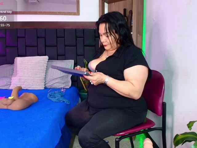 EllenaBoobs webcam