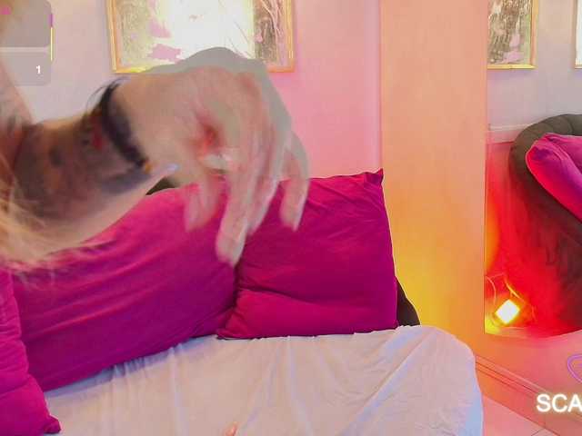 SCARLETTE04's BongaCams show and profile