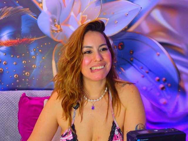 SCARLETTE04 live cam on BongaCams