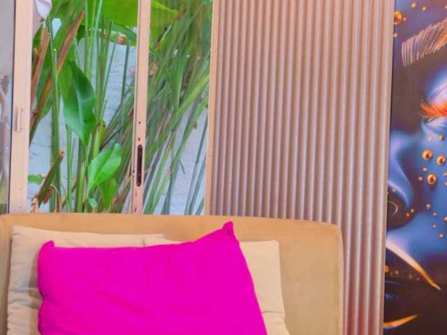 SCARLETTE04 live cam on BongaCams