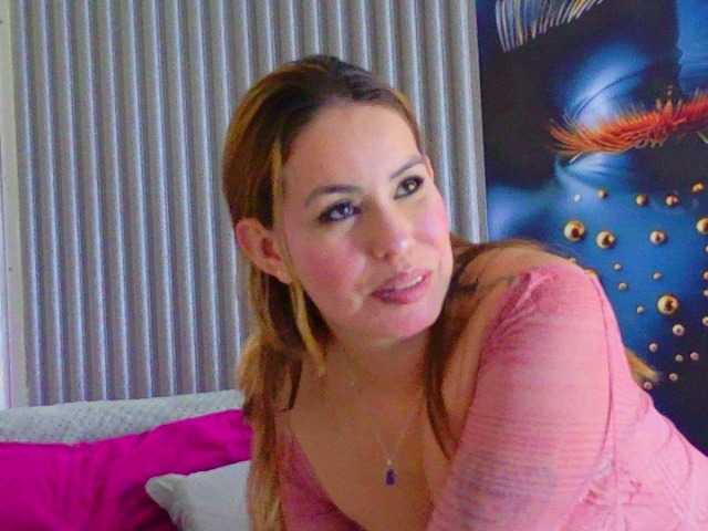 SCARLETTE04, live now on BongaCams