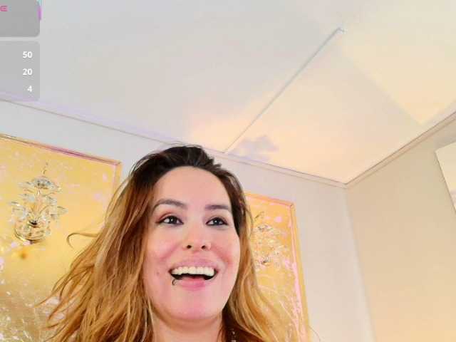 SCARLETTE04's BongaCams show and profile