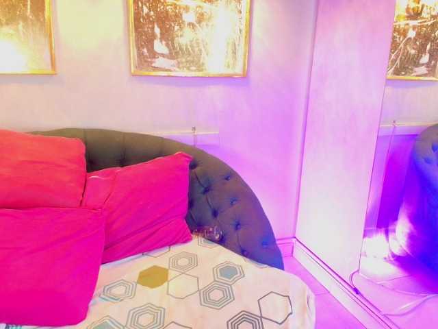 SCARLETTE04 live cam on BongaCams