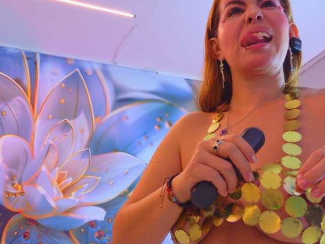 SCARLETTE04 live cam on BongaCams