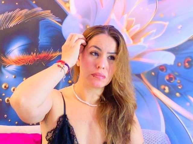 SCARLETTE04 live cam on BongaCams
