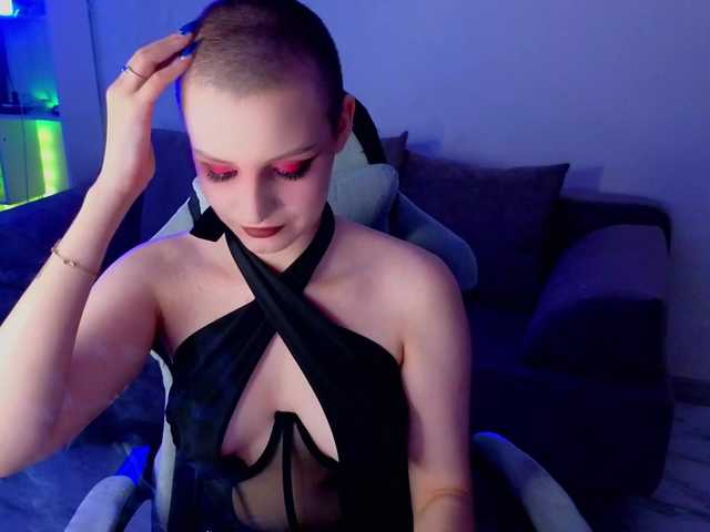 monicaerotic live cam on BongaCams