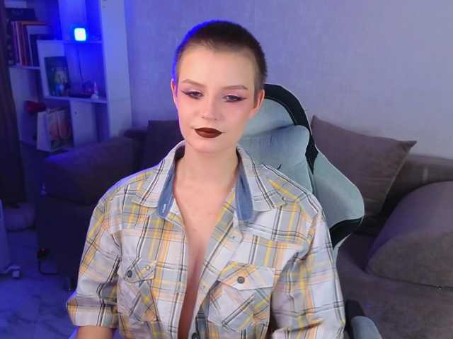 monicaerotic live cam on BongaCams