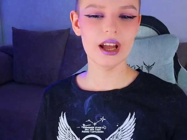 monicaerotic live cam on BongaCams