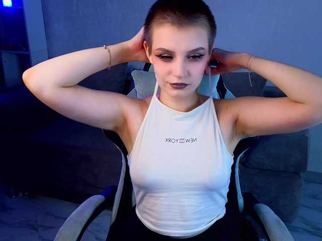 monicaerotic live cam on BongaCams
