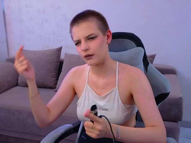 monicaerotic live cam on BongaCams
