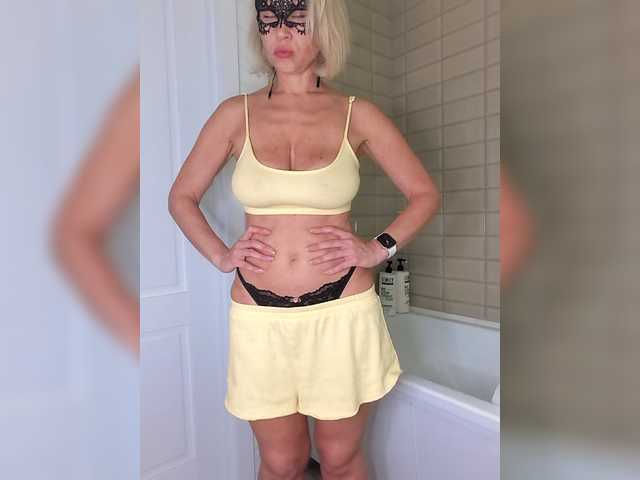 Hollena live cam preview