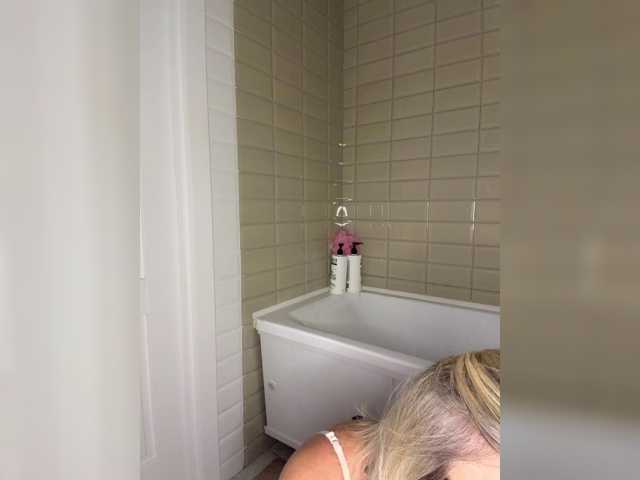 Hollena live cam preview