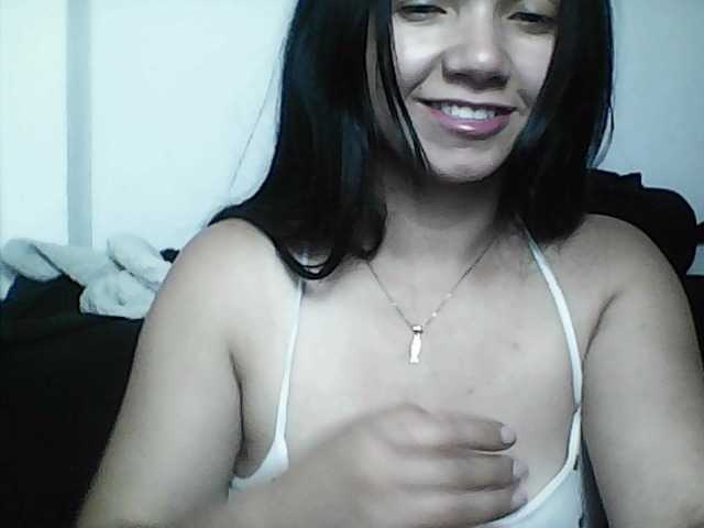 XiomaraSmith4's BongaCams show and profile