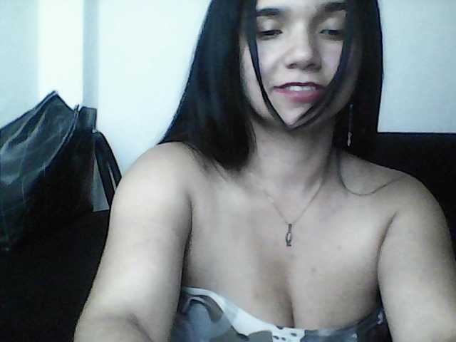 XiomaraSmith4's BongaCams show and profile