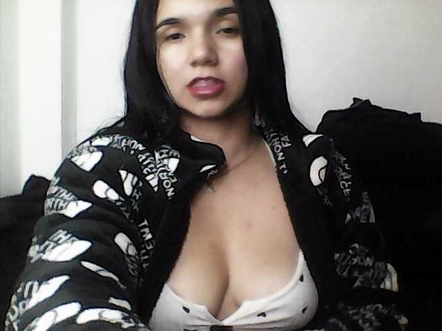XiomaraSmith4's BongaCams show and profile