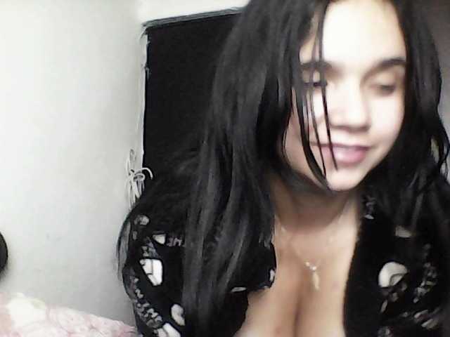 XiomaraSmith4's BongaCams show and profile