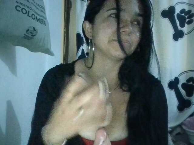 le modèle XiomaraSmith4 est en webcam porno dans un show sur le site bongacams, il possède les tags suivants: Latino/Hispanic,Brunette,Shaved
