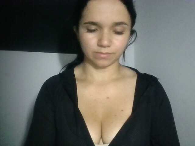 XiomaraSmith4 — live female cam