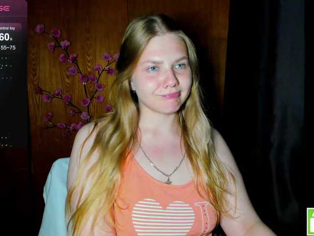 Emma-Frizea live cam on BongaCams