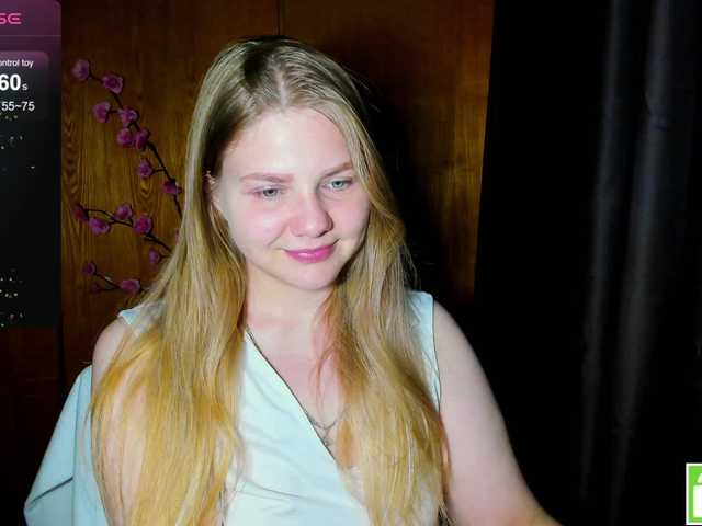 Emma-Frizea live cam on BongaCams
