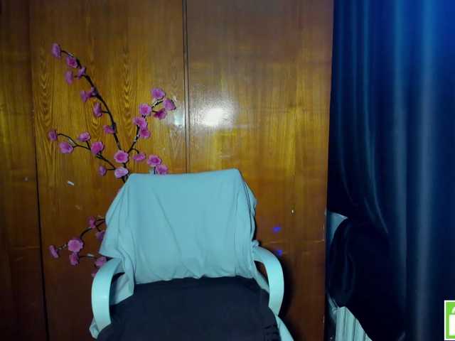 Emma-Frizea live cam on BongaCams