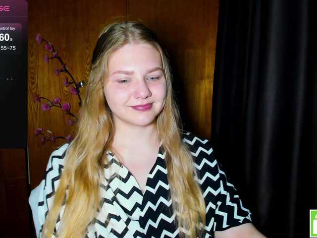 Emma-Frizea live cam on BongaCams