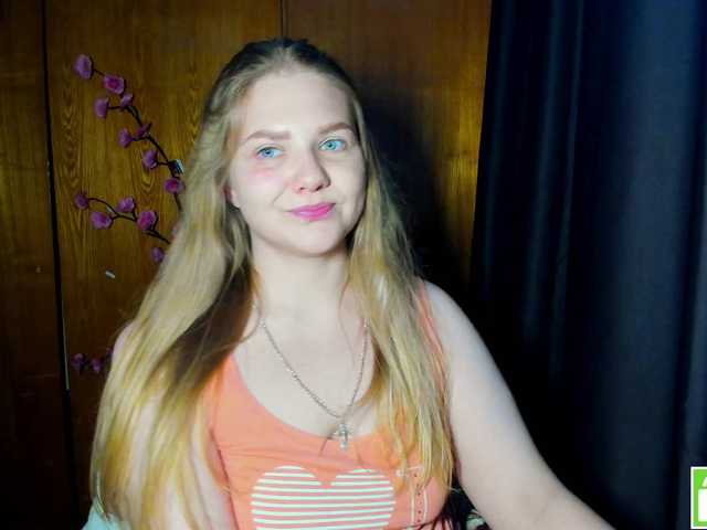 Emma-Frizea live cam on BongaCams