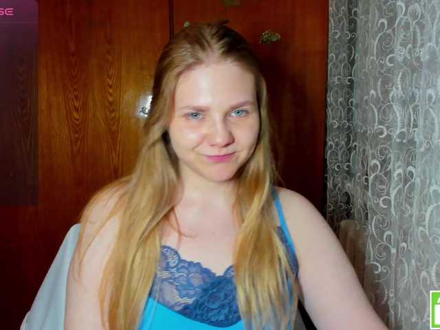 Emma-Frizea live cam on BongaCams