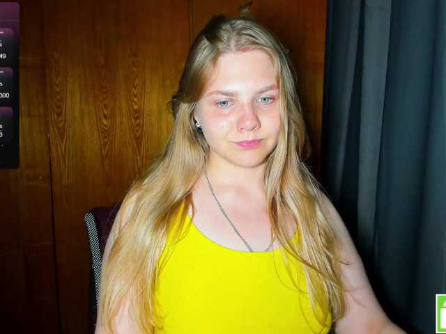 Emma-Frizea live cam on BongaCams