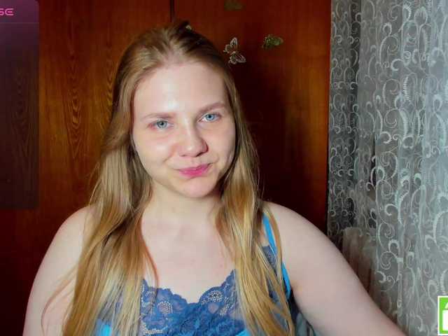 Emma-Frizea live cam on BongaCams