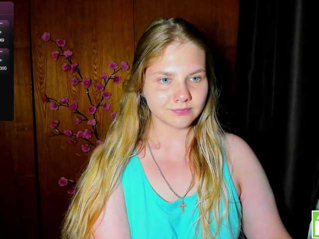 Emma-Frizea live cam on BongaCams