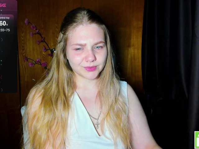 Emma-Frizea live cam on BongaCams
