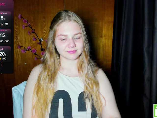 Emma-Frizea live cam on BongaCams