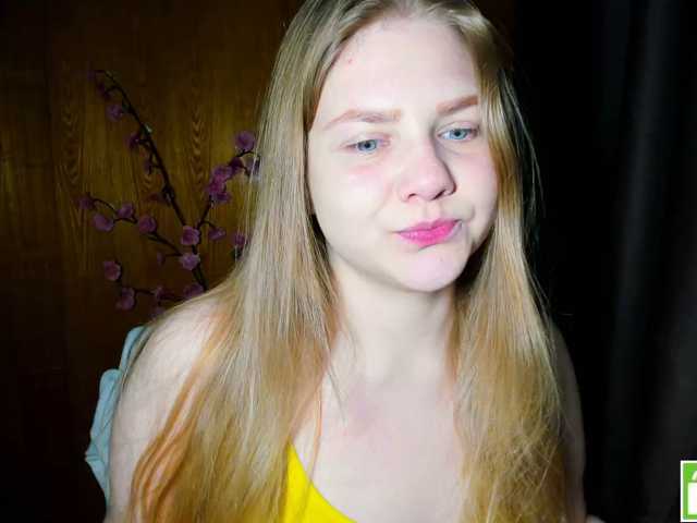 Emma-Frizea live cam on BongaCams