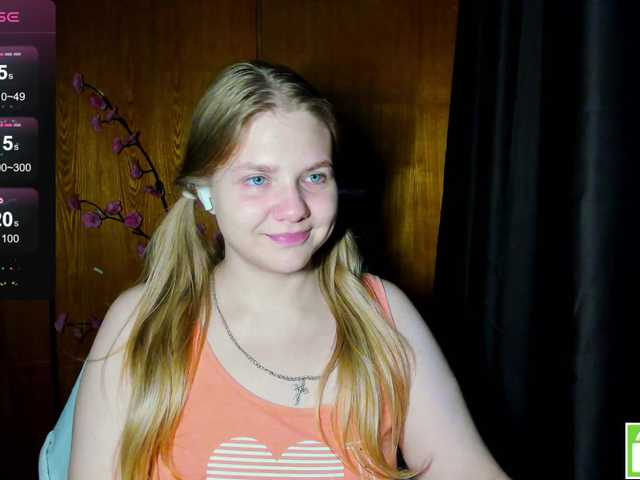 Emma-Frizea live cam on BongaCams
