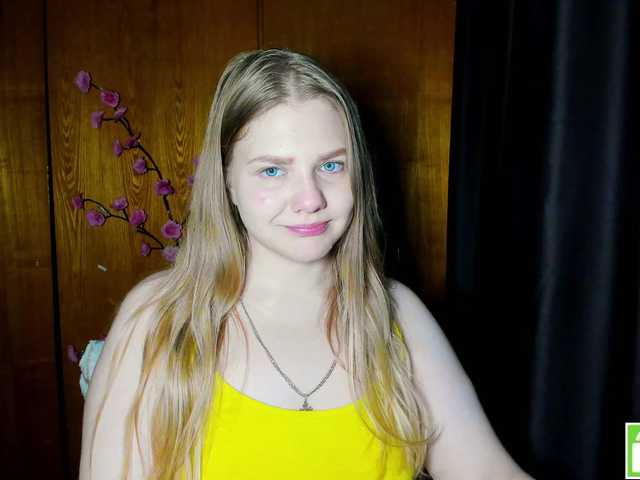 Emma-Frizea live cam on BongaCams