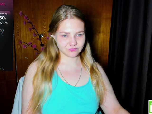 Emma-Frizea live cam on BongaCams