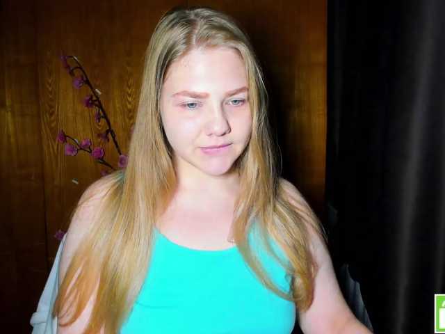Emma-Frizea live cam on BongaCams