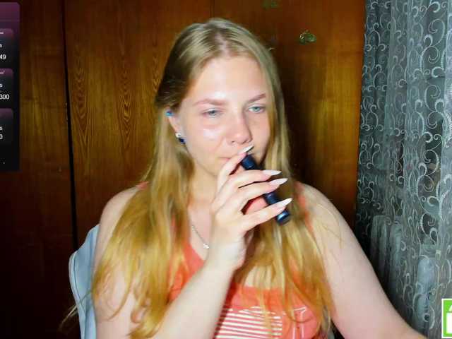 Emma-Frizea live cam on BongaCams