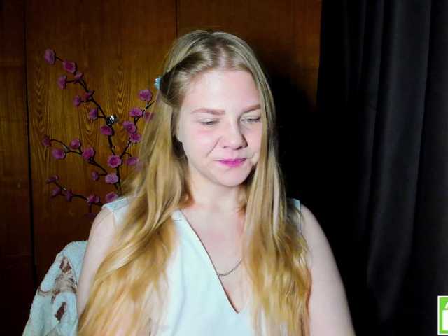 Emma-Frizea live cam on BongaCams