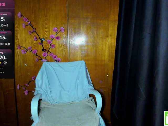 Emma-Frizea live cam on BongaCams