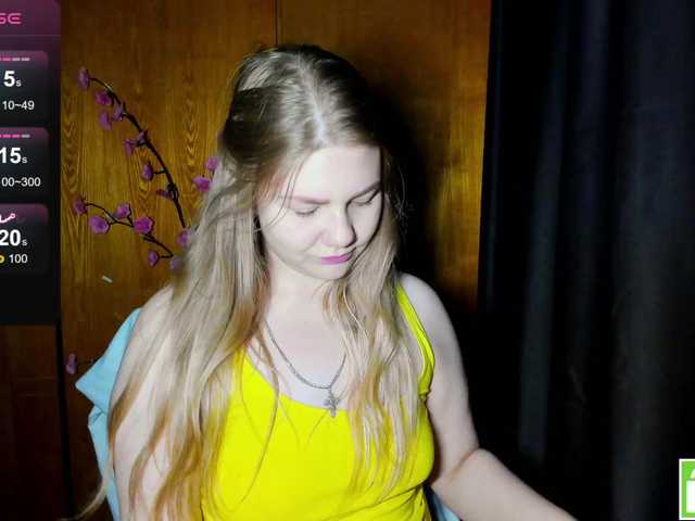 Emma-Frizea live cam on BongaCams