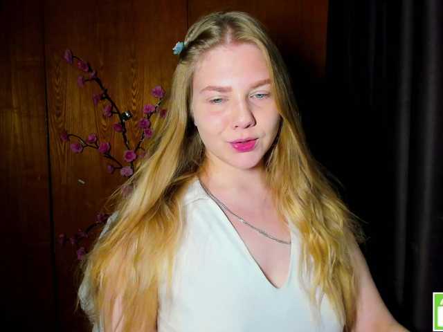 Emma-Frizea live cam on BongaCams