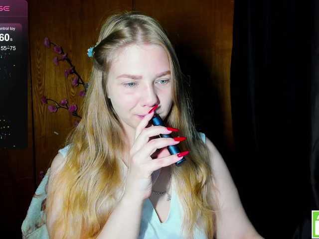 Emma-Frizea live cam on BongaCams