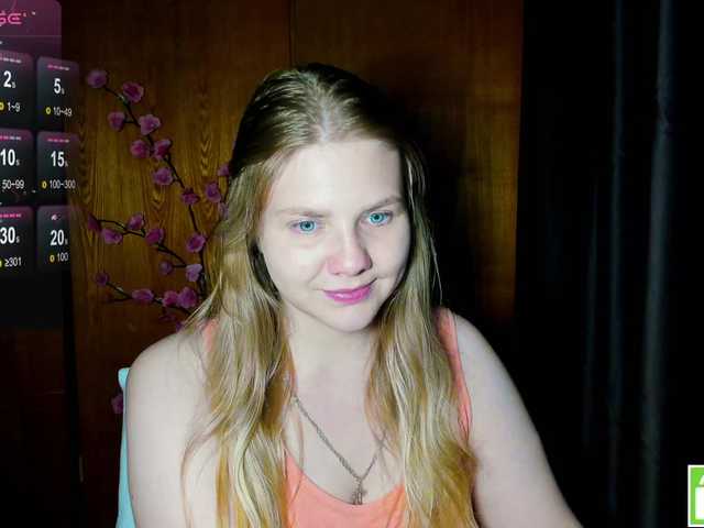 Emma-Frizea live cam on BongaCams