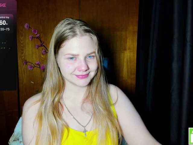 Emma-Frizea live cam on BongaCams