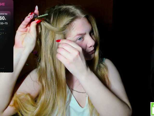 Emma-Frizea live cam on BongaCams