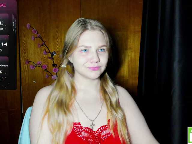 Emma-Frizea live cam on BongaCams