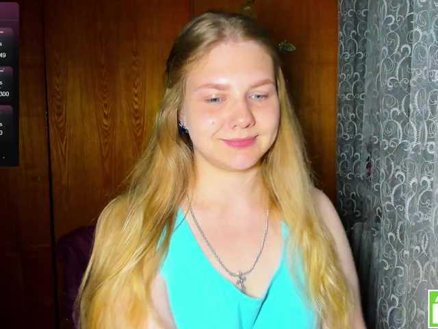 Emma-Frizea live cam on BongaCams