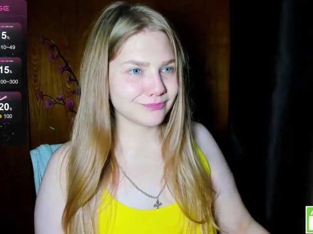 Emma-Frizea live cam on BongaCams